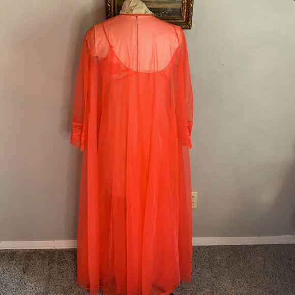 Vintage lingerie dress and housecoat - Picture 4 of 9